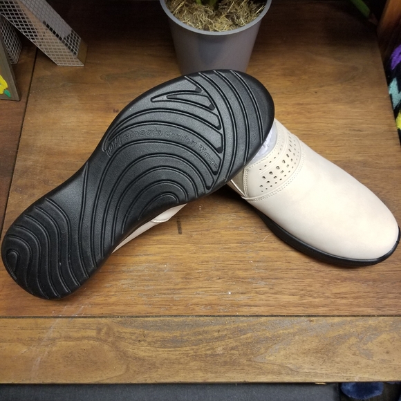 Women's Cream Slip-On Shoes - Picture 4 of 4